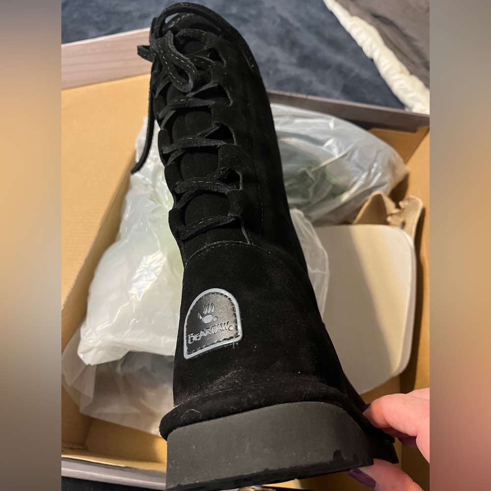 BearPaw Phylly black womens size 9 Brand New Never Worn